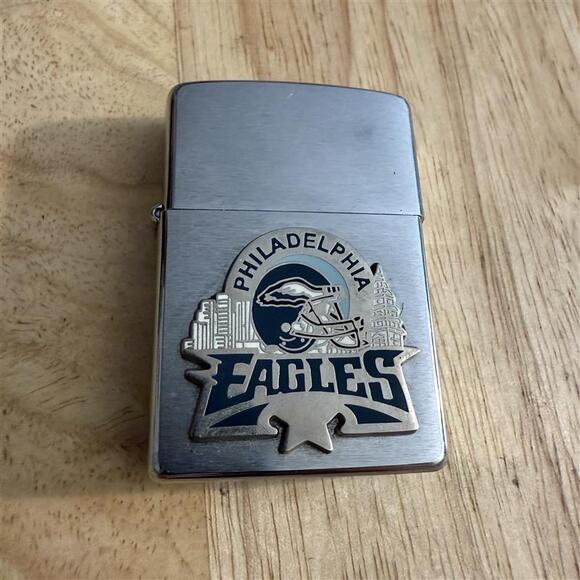 Zippo 2004 NFL Philadelphia Eagles Emblem Brushed Chrome Lighter. RARE - Picture 1 of 7